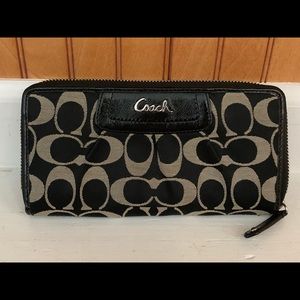 Authentic Coach zippered wallet -Large